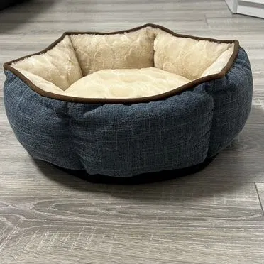 Лежанка для мелких пород собак и кошек